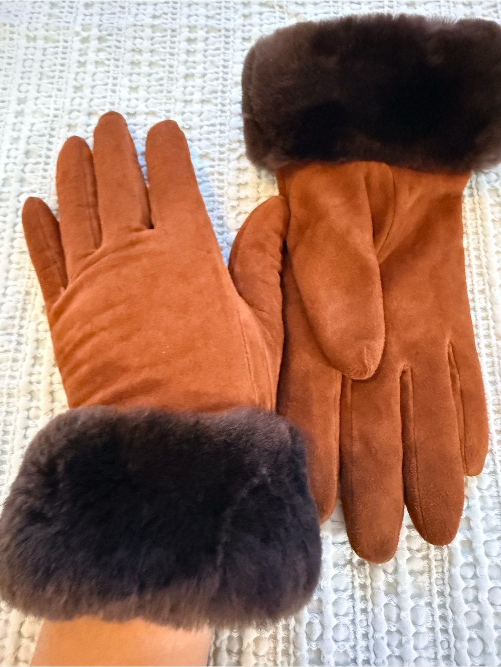 UGG Women's Chestnut Suede Gloves with Shearling Cuff - lined